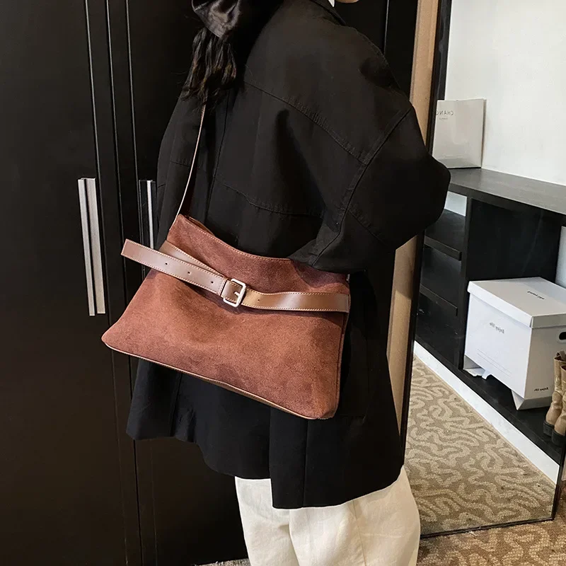 Fashionable Casual Large Capacity Tote Bag Women's 2024 Autumn Winter New Simple Shoulder Bag for Work Commuter Women's Bag image 4