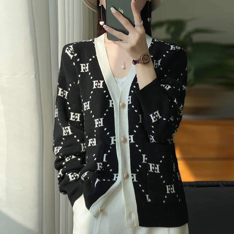 2023 Autumn Winter New Wool Cardigan Women\'s V-Neck Long Sleeve 100% Pure Wool Loose Solid Color Jacquard Style Knitted Cardigan