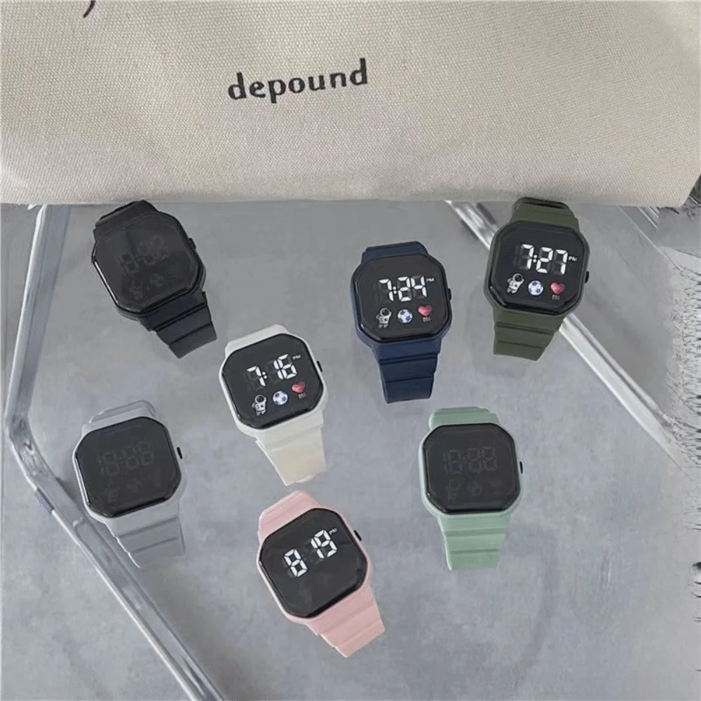 High Qulaity Fashion LED Digital Watches Spaceman Silicone Strap Sport Watch Waterproof Electronic Wristwatch Men Women Student