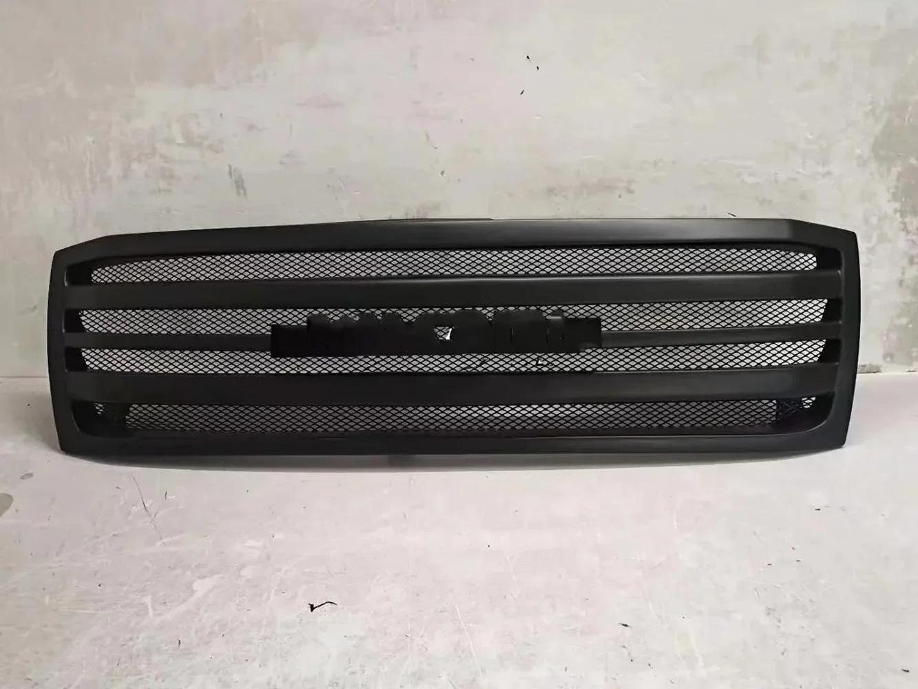 

Front Bumper Grill Assembly for Toyota Land Cruiser LC100 High Quality Grille Car Auto Accessories