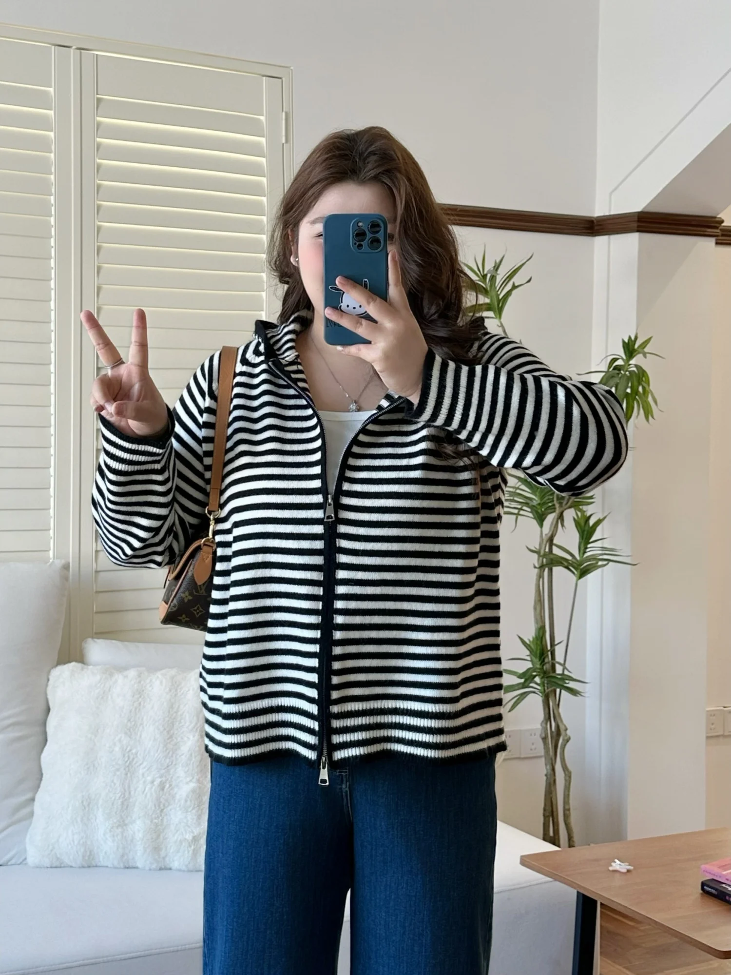 

Весенняя новинка: Женский полосатый кардиган больших размеров, свободный крой, модный, стройнящий, трендовый, повседневный стиль для города