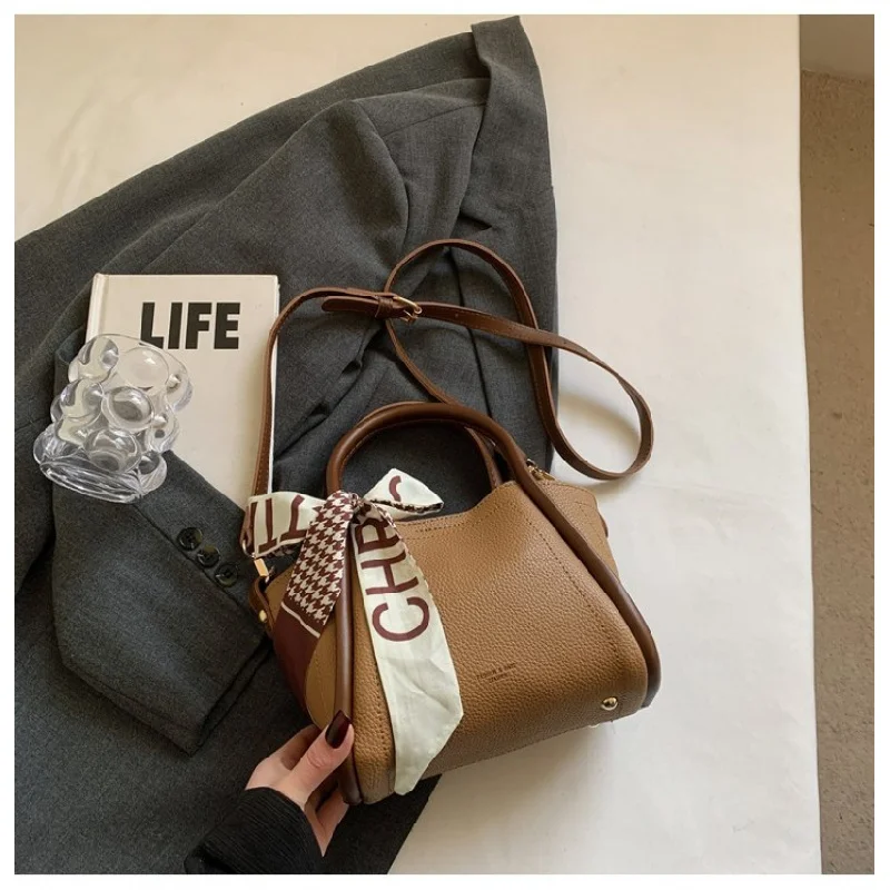 

Women's Crossbody-Bag Made Of Pine Marten-Print Leather Boasting Casual Budapest High-End Neat Spacious Daily Style