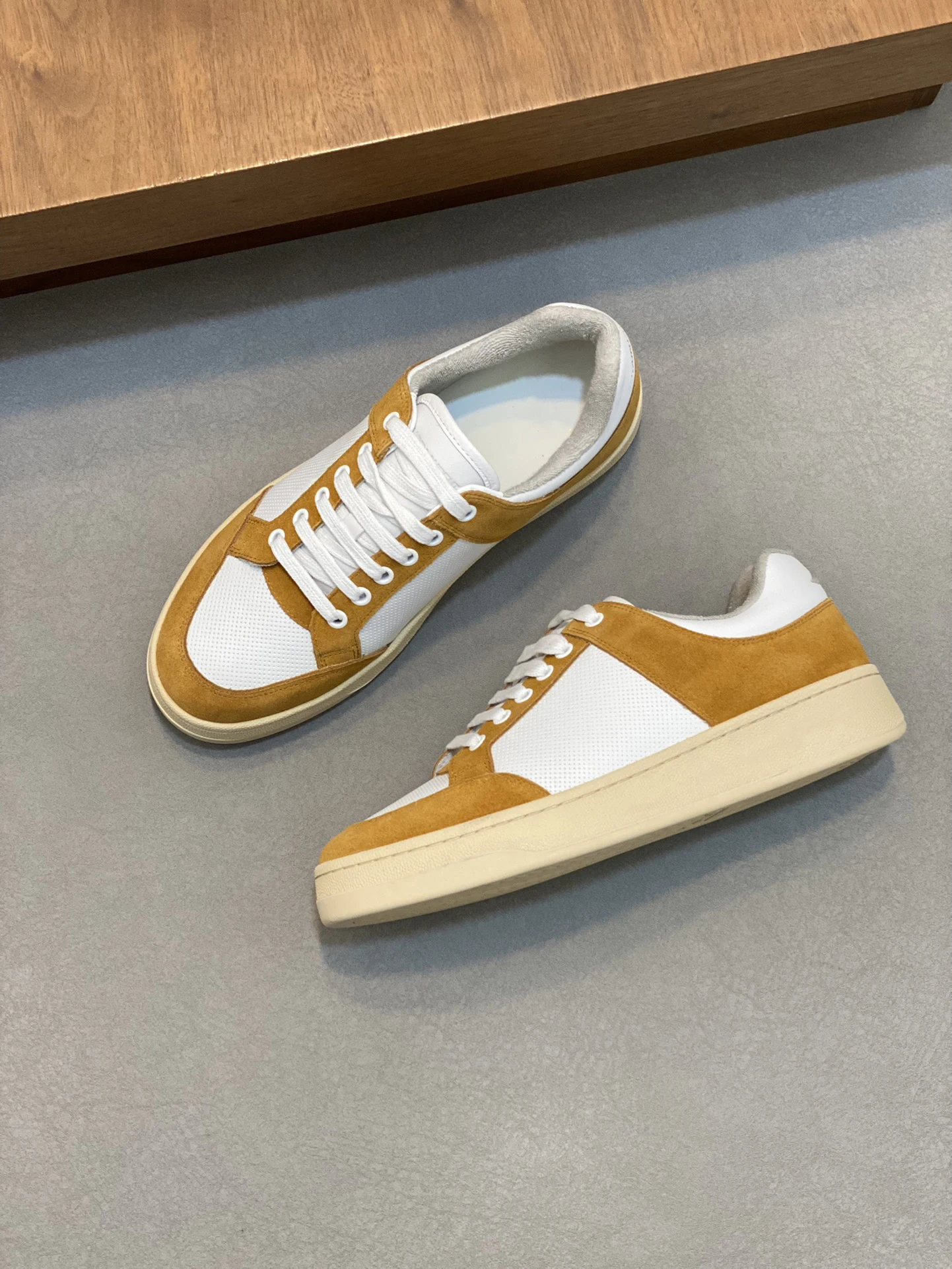 

Luxury Brand Color-blocked Casual Shoes Breathable White Low-top Sneakers Versatile Athletic Shoes for Men and Women Loafers