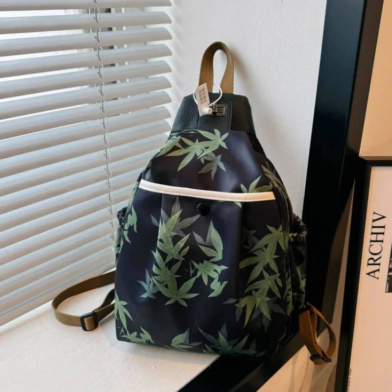 

Trendy And Simple Women Crossbody Bag In Soft Leather With Front Flap Closure For Casual Everyday Use And Practicality