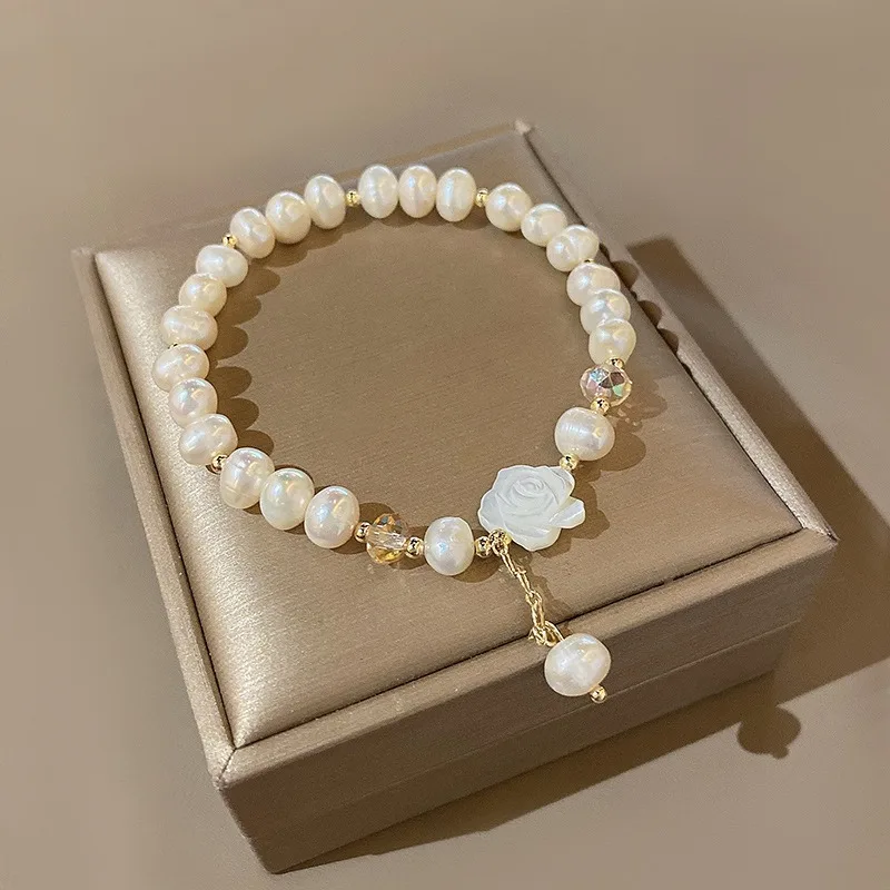 

XCXY New Women's Light Luxury Shell Flower Bracelet with Temperament South Korea's New Ins Tide Pearl String Hand Jewelry 2025