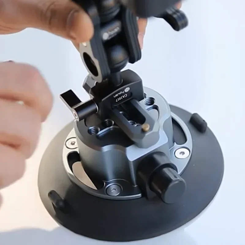 

Новый дизайн 2026: Мощный держатель-присоска для камеры на лобовое стекло автомобиля для DSLR-камер