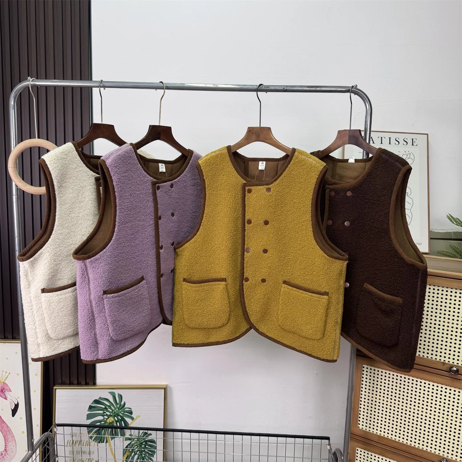 

Autumn Winter Thiened Lamb Fur Vest Outerwear Women Soft Cozy Collarl Single Button Closure Color Commute Sle