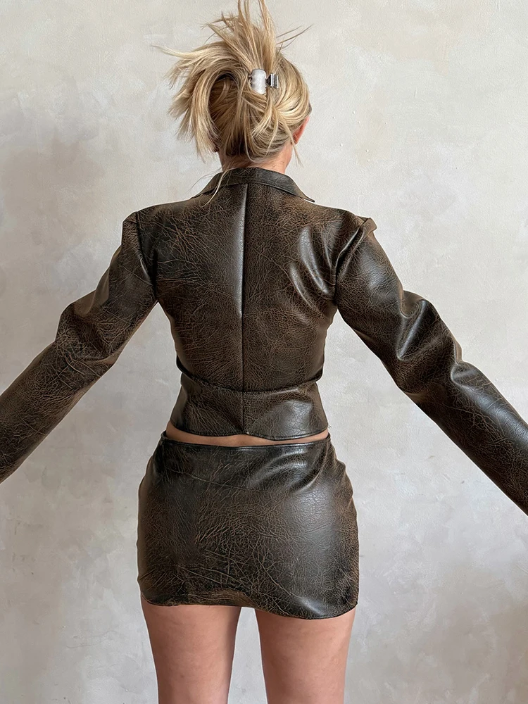 Weird Push Hottie Leder 2-teiliges Set Damenmode Einreihige Jacke mit tiefem Ausschnitt und langen Ärmeln + Mini-Pfirsich-Hüftrock Streetwear – Detail 15