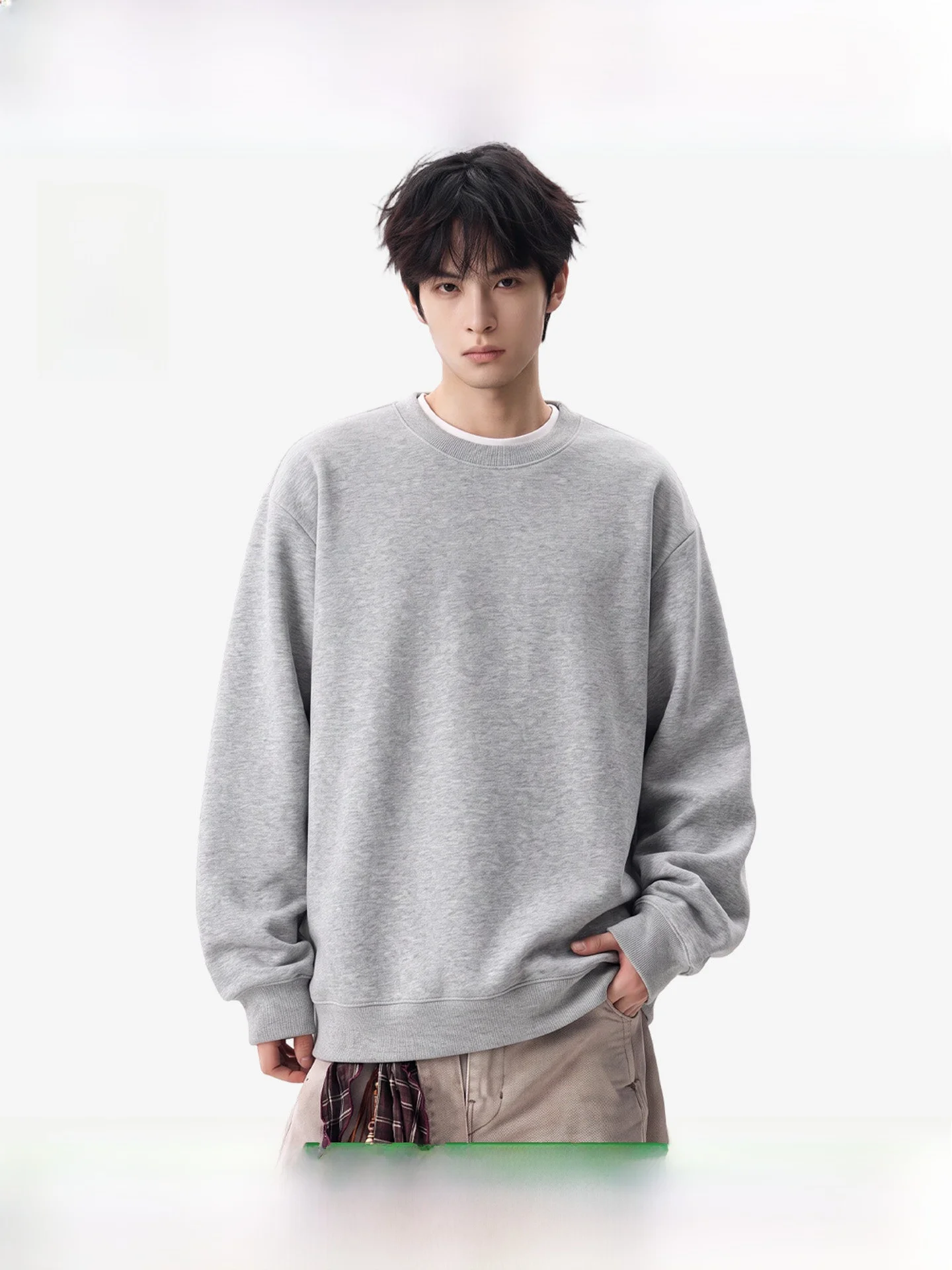 Camiseta Masculina Oversized de Moletom Grosso com Gola Redonda e Sem Capuz, Estilo Casual para Uso Interno, Moda Outono Stre...