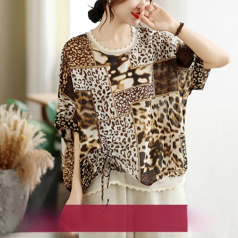

Lightweight Loose Retro Print Hooded Pocket T-Shirt Women's plus Size Sun Protection Shirt Drawstring Closure Casual Top