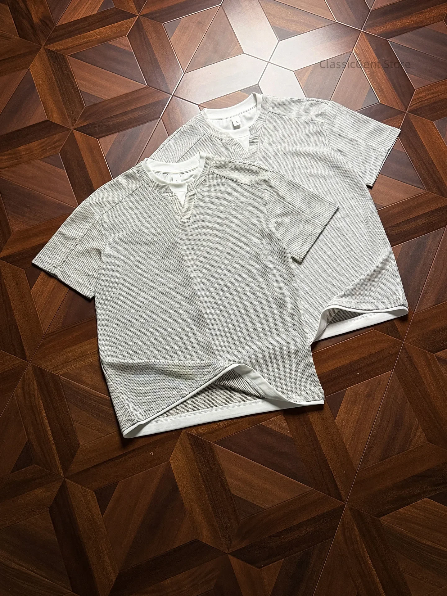 

Fake two V-neck stacked vision, rainbow cotton 6.7OZ loose short-sleeved T-shirt exquisite and durable