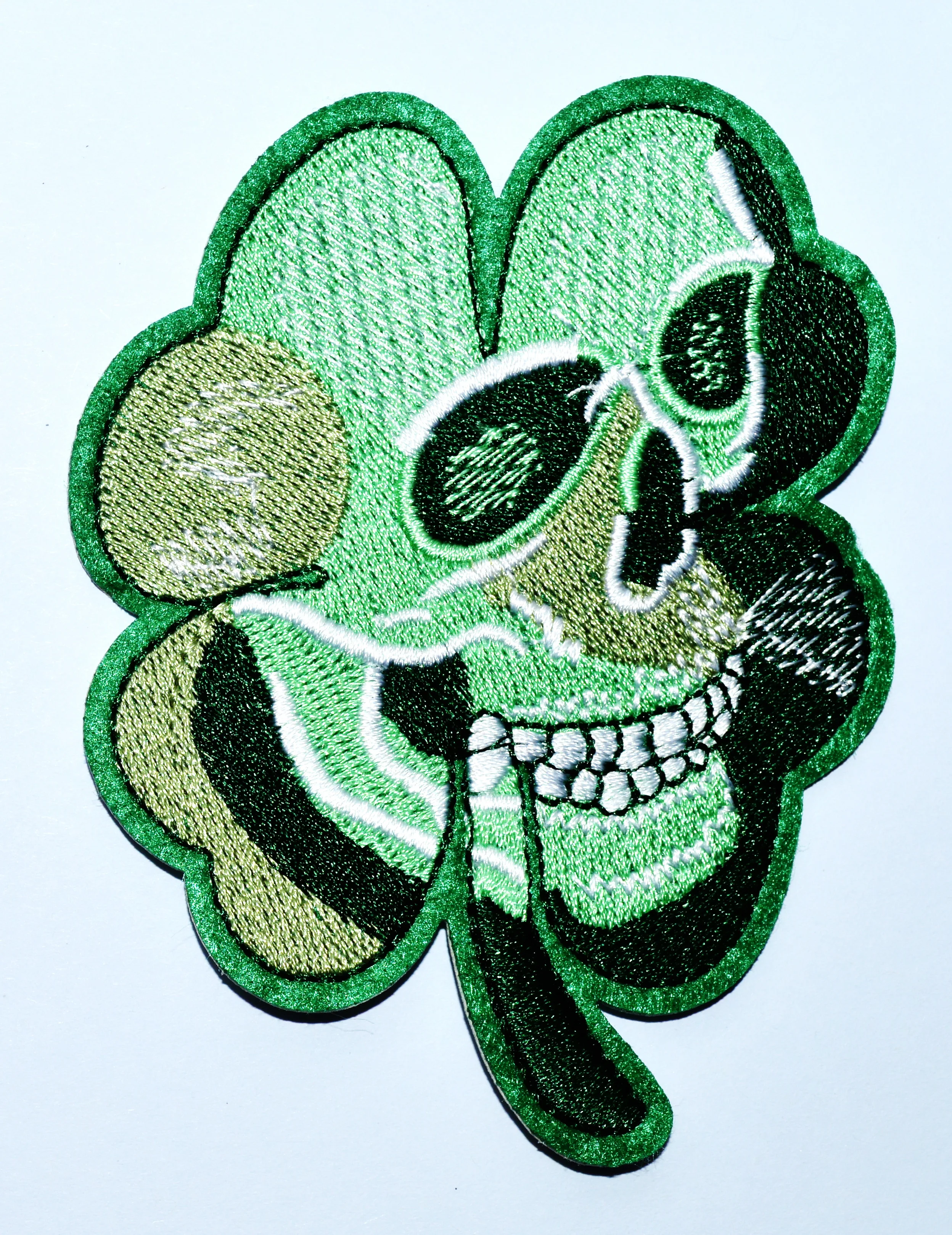 

1x GREEN SKULL CLOVER MILITARY USA ARM MORALE TACTICAL ARID DESERT TATTOO MOTORCYCLE BIKER IRON ON PATCH (≈8*10cm)