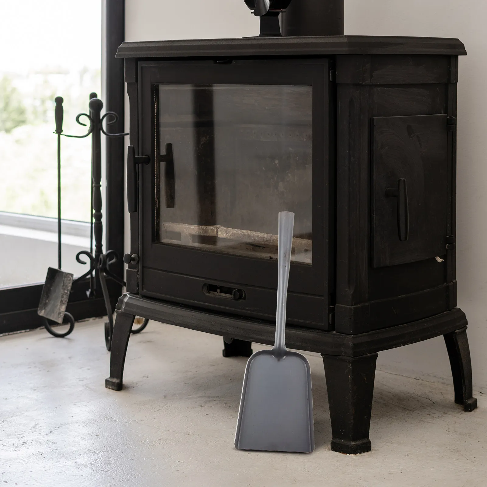 

Металлическая лопата для угля с эргономичной ручкой, плоская конструкция, эффективное удаление золы, принадлежности для домашнего камина