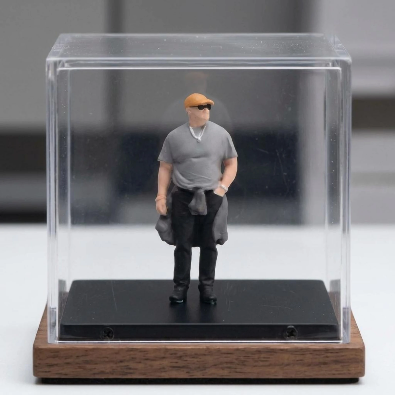 Miniature Figure Display Item Hand Painted Standing Pose Man for Diorama Roadside Photography Scene