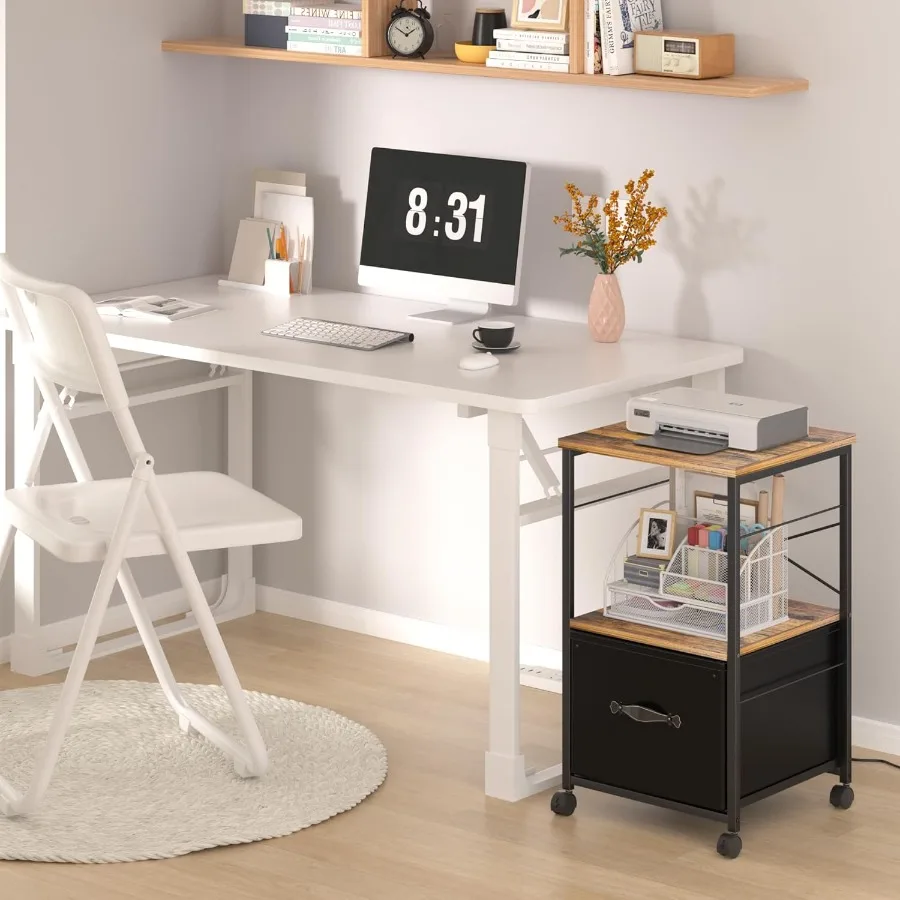 حامل طابعة كبير بعجلات مكسرة، وخزانة ملفات مثبتة على الجانب مع درجين قماشين كبيرين، أسود.