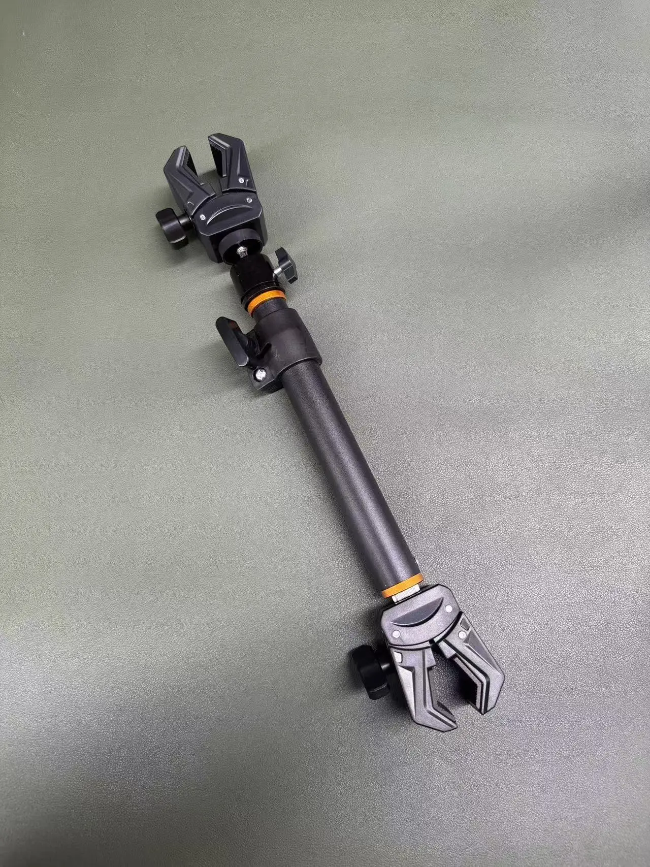 Universeller Doppelkopf-Metall-Selfie-Stick mit 360°-Rotation, Verlängerungsstab und Gimbal-Stabilisator – Detail 2