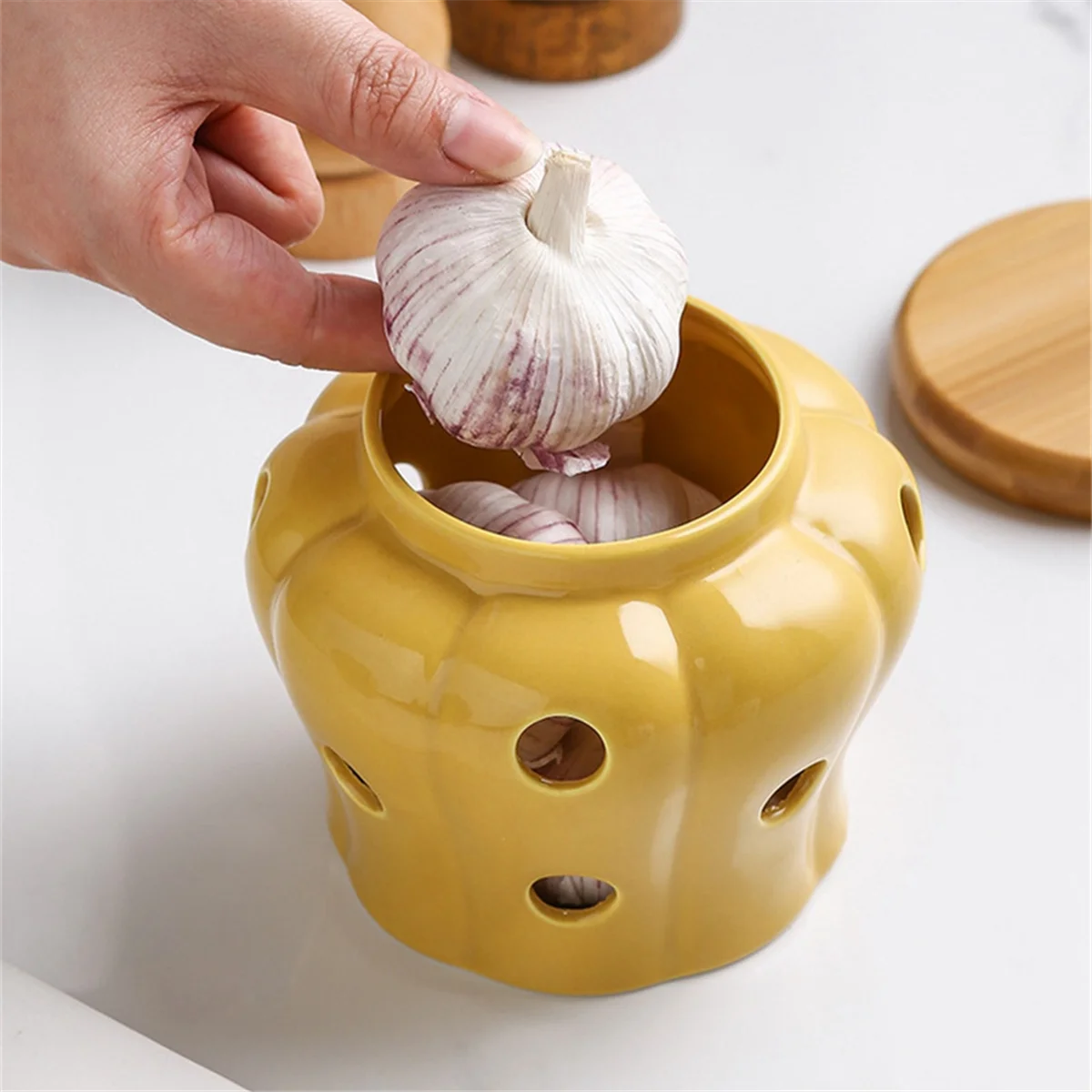 Ceramic Garlic Storage Jar with Lid Hollow Openwork Garlic Ginger Chili Pepper Storage Jars Candle Lampshade