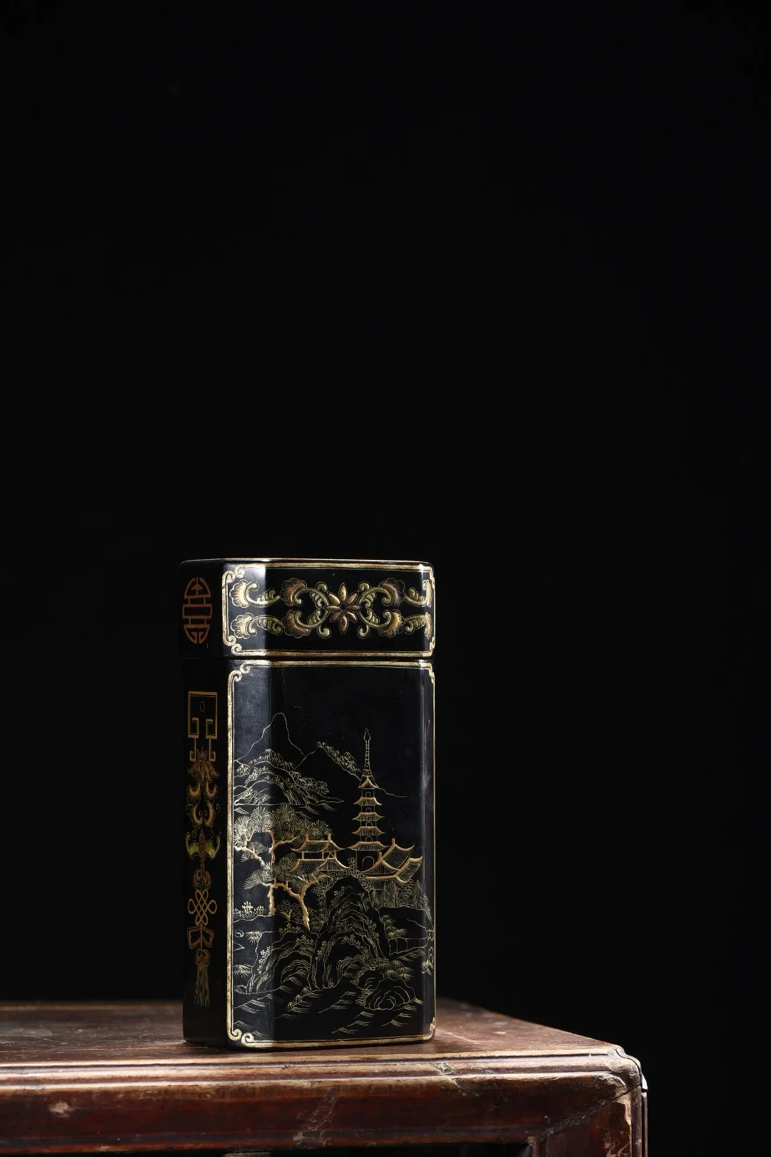 Nepalese temples Old Wooden Lacquerware Outline in gold Flower texture Landscape patterns tea caddy storage box Amass wealth
