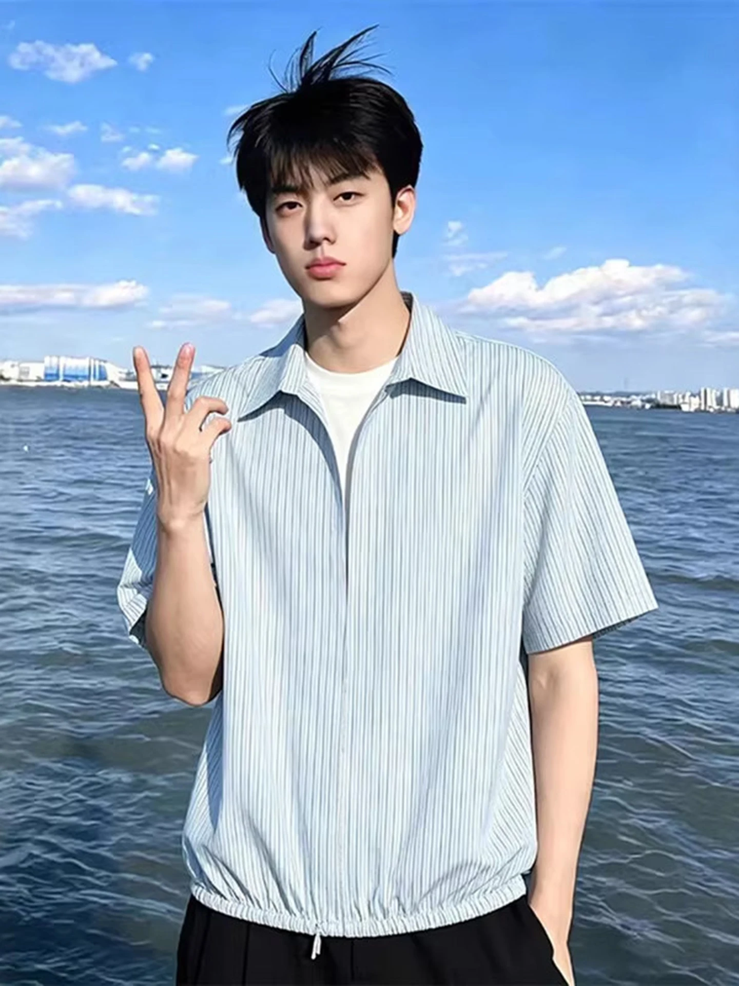 

Рубашка Sunshine Clean Boys с имитацией двухслойности, V-образным вырезом, в полоску, с коротким рукавом, в повседневном стиле, дышащая, легкая, из полиэфирного волокна