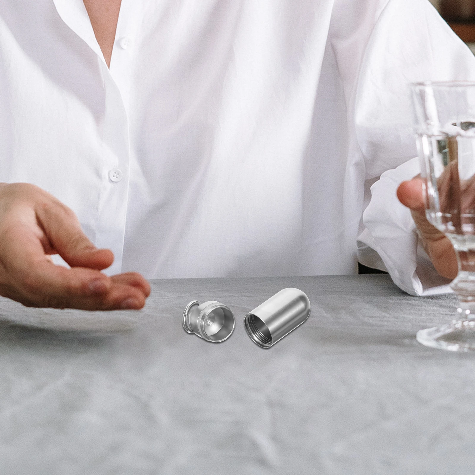 

Портативная бутылка для таблеток из нержавеющей стали, водонепроницаемый аптечка большой емкости, органайзер для путешествий, контейнер для занятий спортом на открытом воздухе