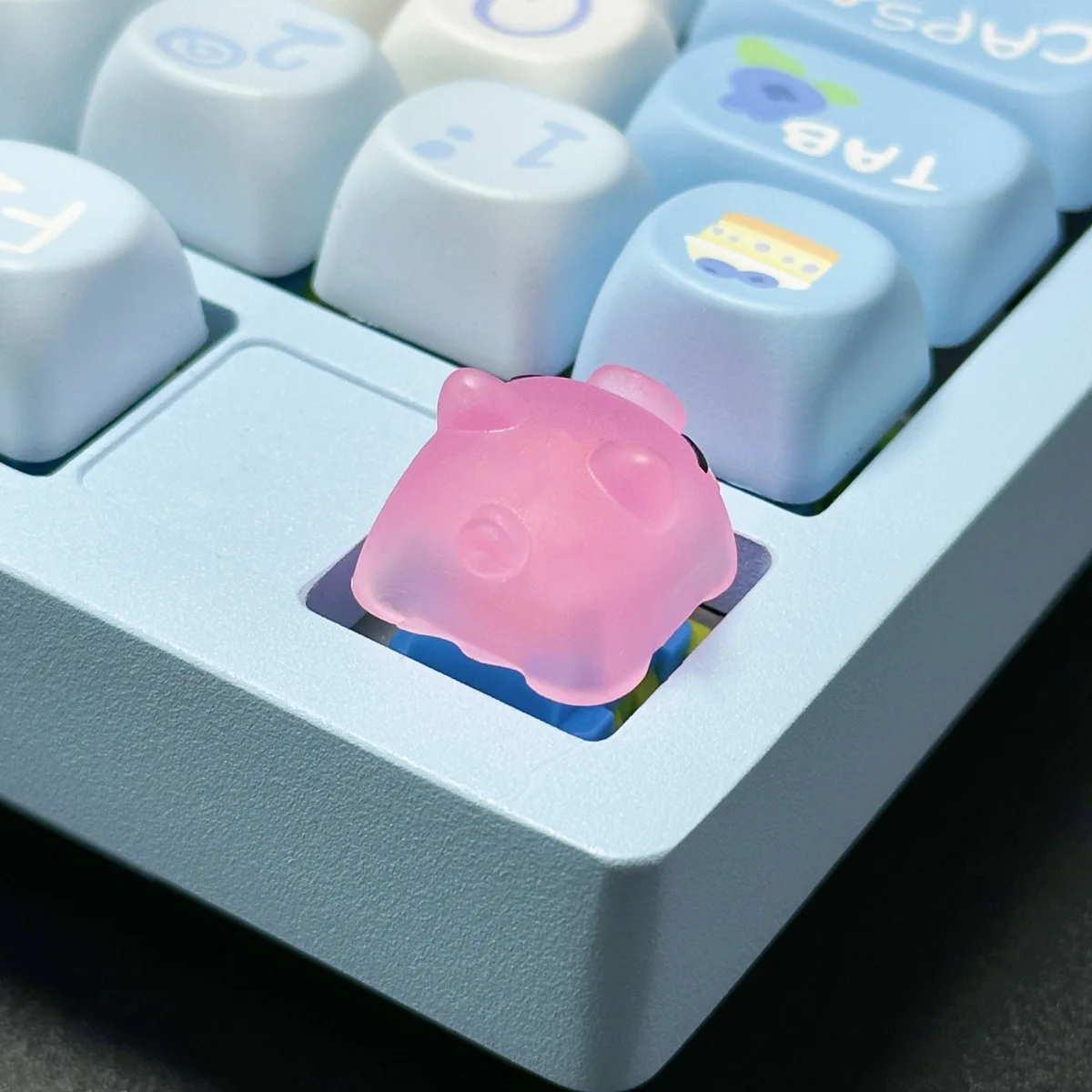 2025 new drip glue transparent cute pink Piglet resin key cap Cross shaft mechanical keyboard key cap 1pc