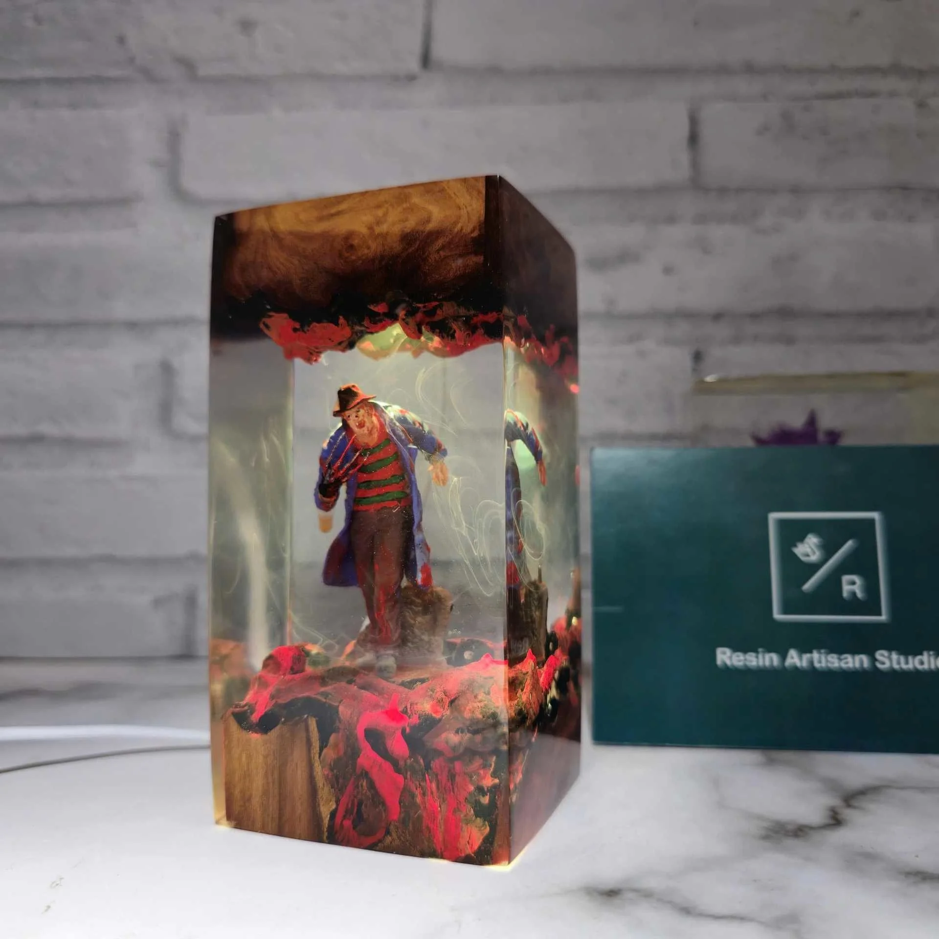 Creepy Nightmare Slasher Resin Lamp Figure Table Centerpiece Gothic Spooky Desk Decor For Horror Fans Adults Halloween Gift