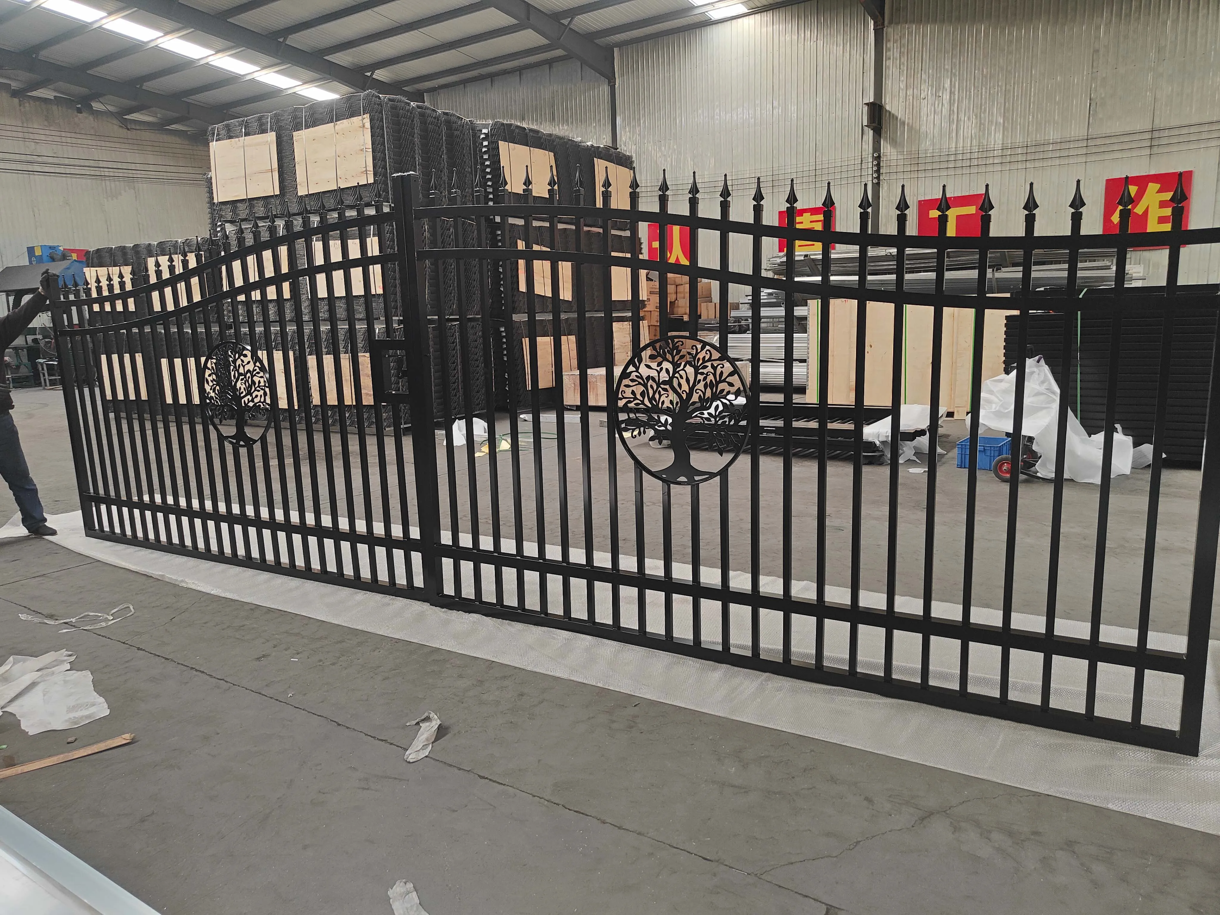 Customization Large Metal Steel Courtyard Fence Gate Design House Villa Security Wrought Iron Automatic Sliding lane Gate