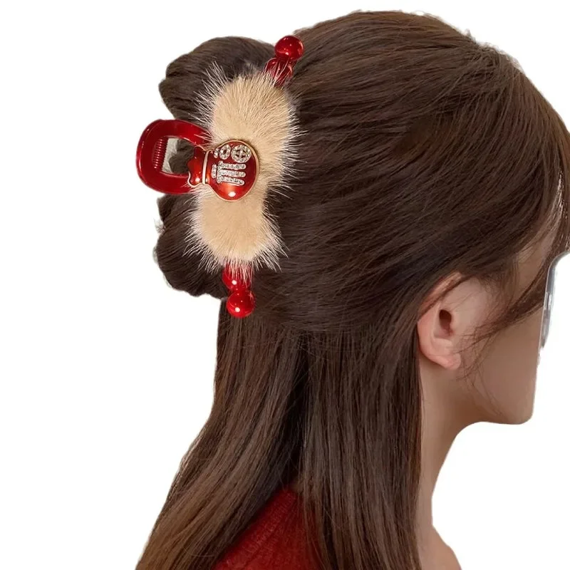

New Year's red plush pearl grab clip female 2024 new hairpin back head disc hair shark clip hairpin hair accessories