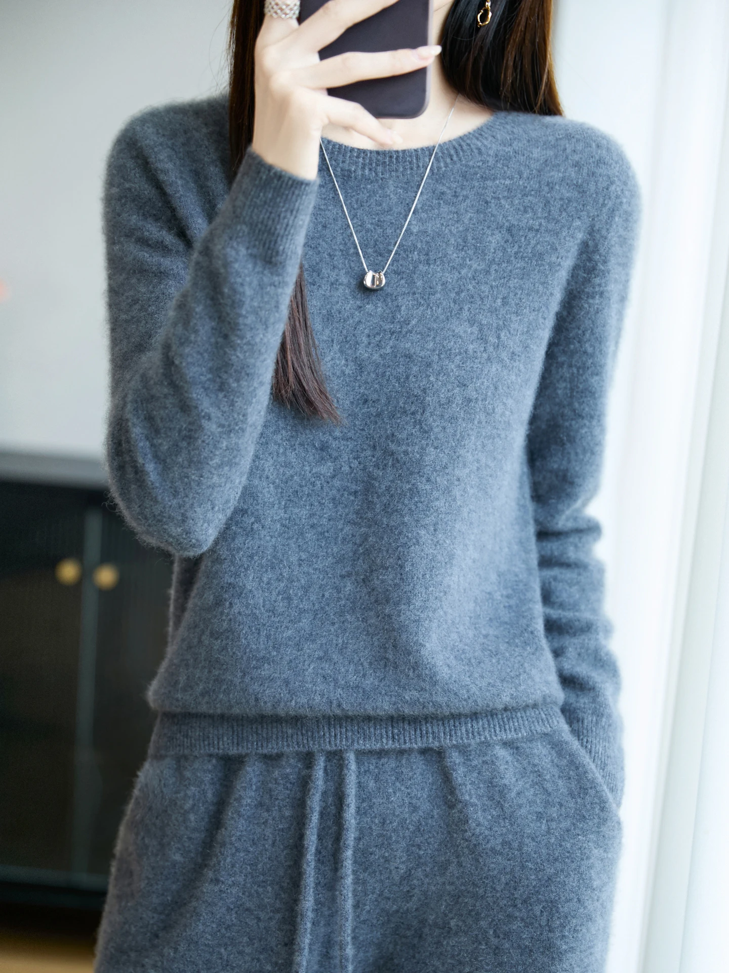 

100% Merino Wool Women's Round Neck Basic Knitted Spring Autumn Casual Long Sleeved Cashmere Pullover Sweater