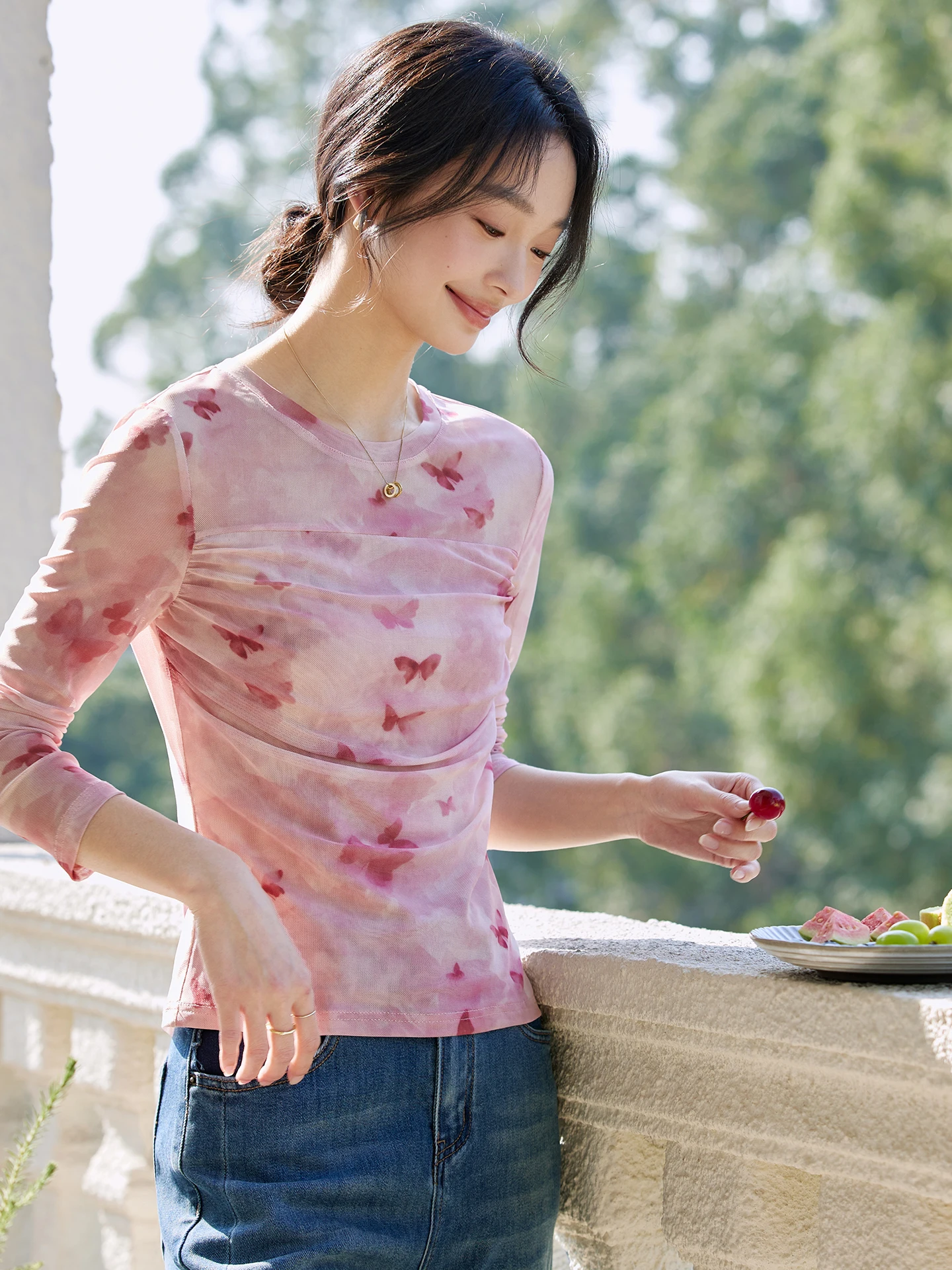 pink t-shirt
