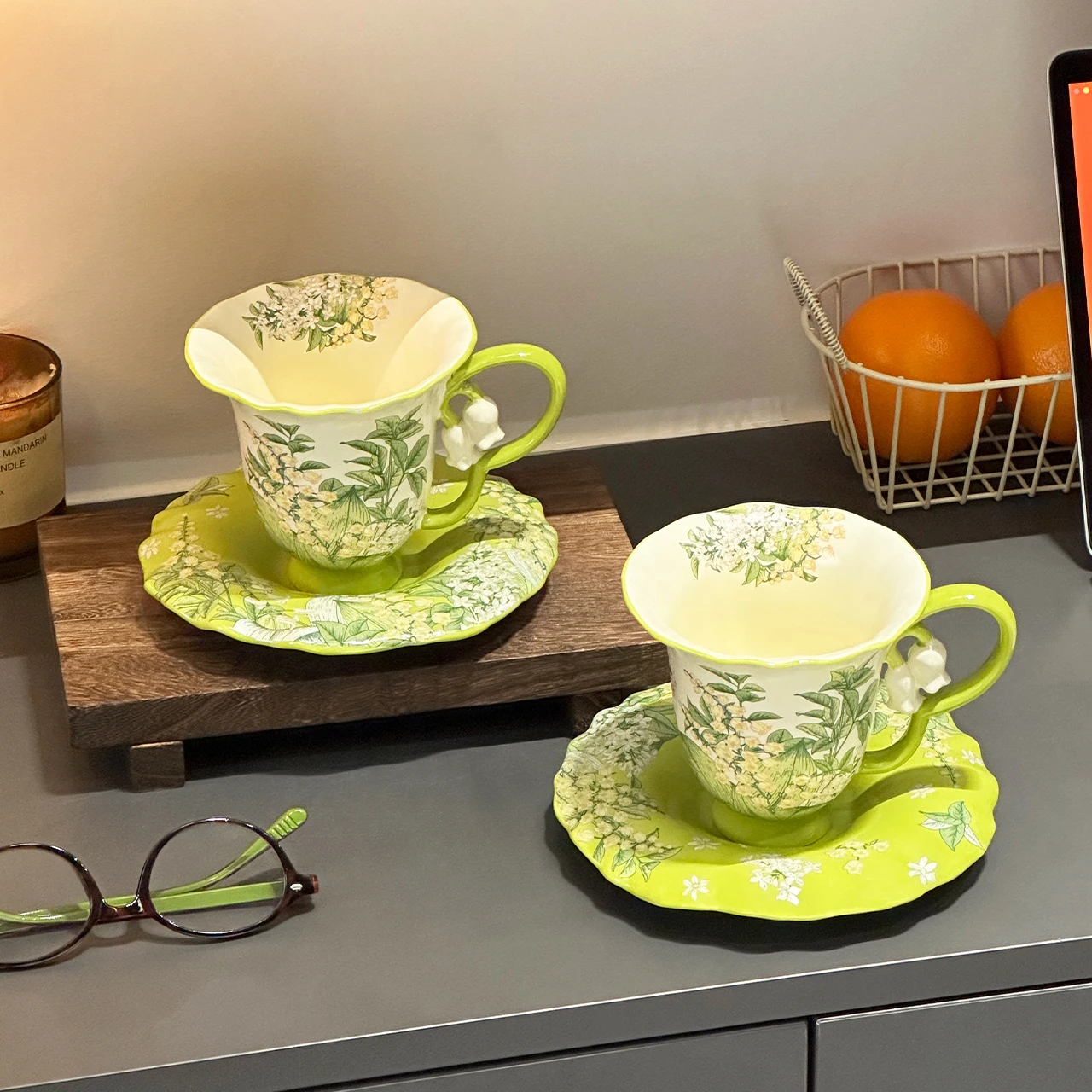 セラミック製コーヒーカップ&ソーサーセット、スズラン柄、ヨー - Valley Tea And Coffee のレビューと価格