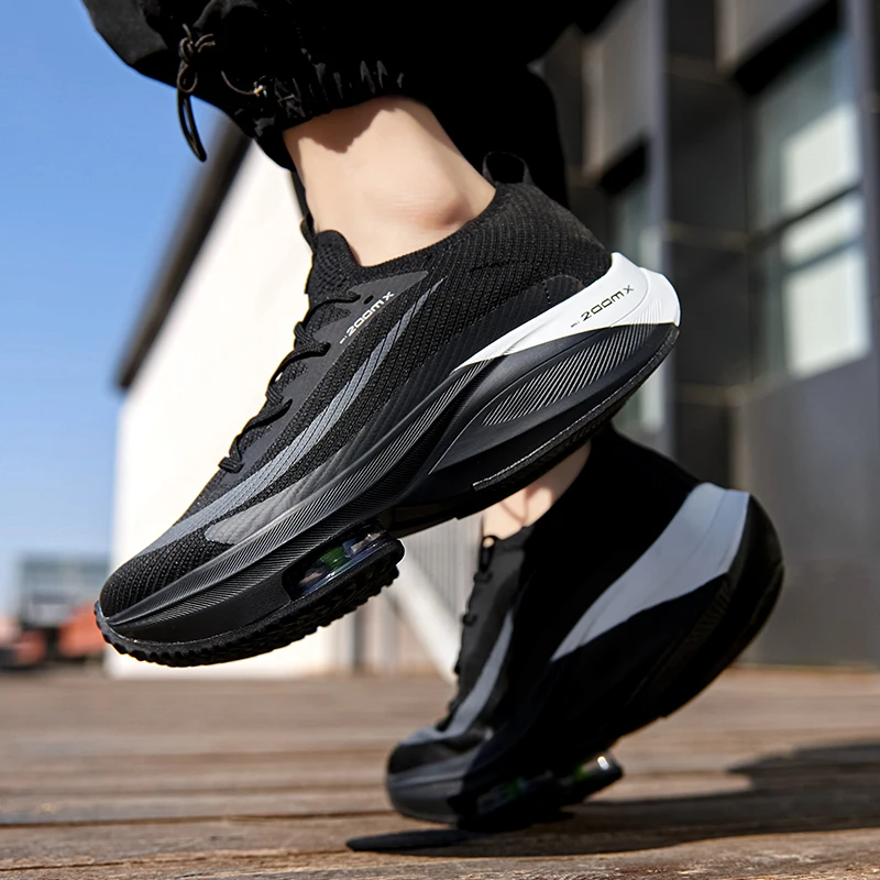 Chaussures de course pour hommes avec coussin d'air et plaque en carbone, baskets de sport légères pour femmes pour le jogging, la gym et l'entraînement, modèle couple