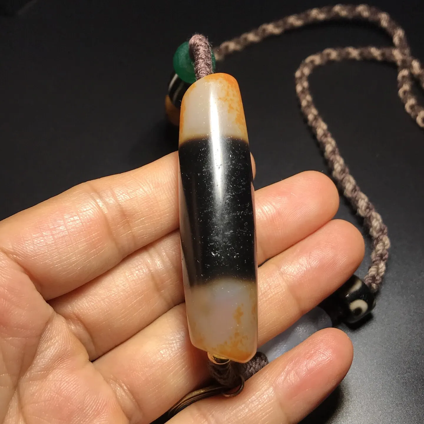 Antique hot-selling natural silk-twisted agate large-hole pulp weathered dzi bead necklace handheld, size: 15 * 59mm