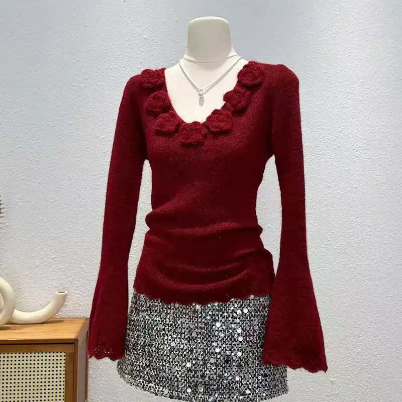 Maglione lavorato a maglia sottile solido con maniche lunghe svasate vintage con applicazioni di fiori di rosa Top da donna autunno primavera dolce maglieria solida