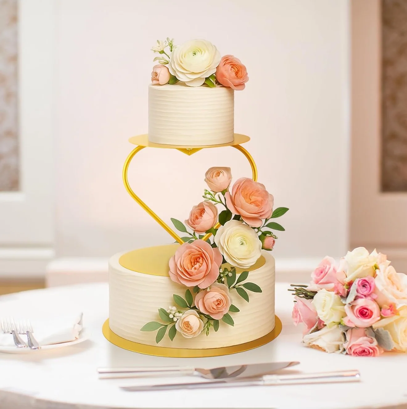Elegant Gold Heart-Shaped Floating Cake Stand Metal Dessert Display for Weddings Birthday Parties