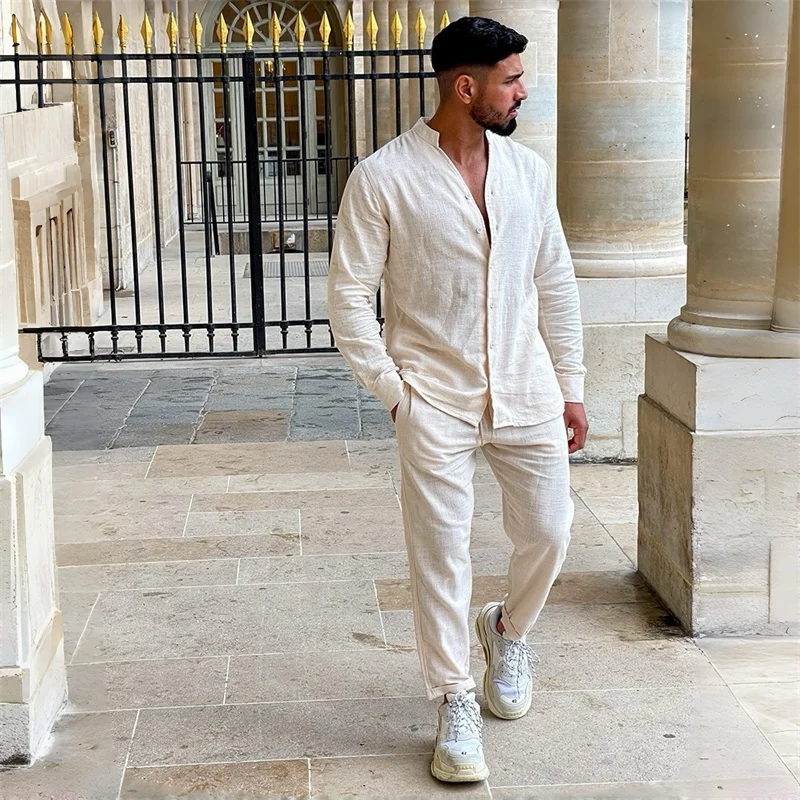 طقم قميص رجالي جديد بأكمام طويلة يسمح بالتهوية وبنطلون كاجوال رجالي 100% قطن بلون سادة طقم مكون من قطعتين لنمط المنتجع