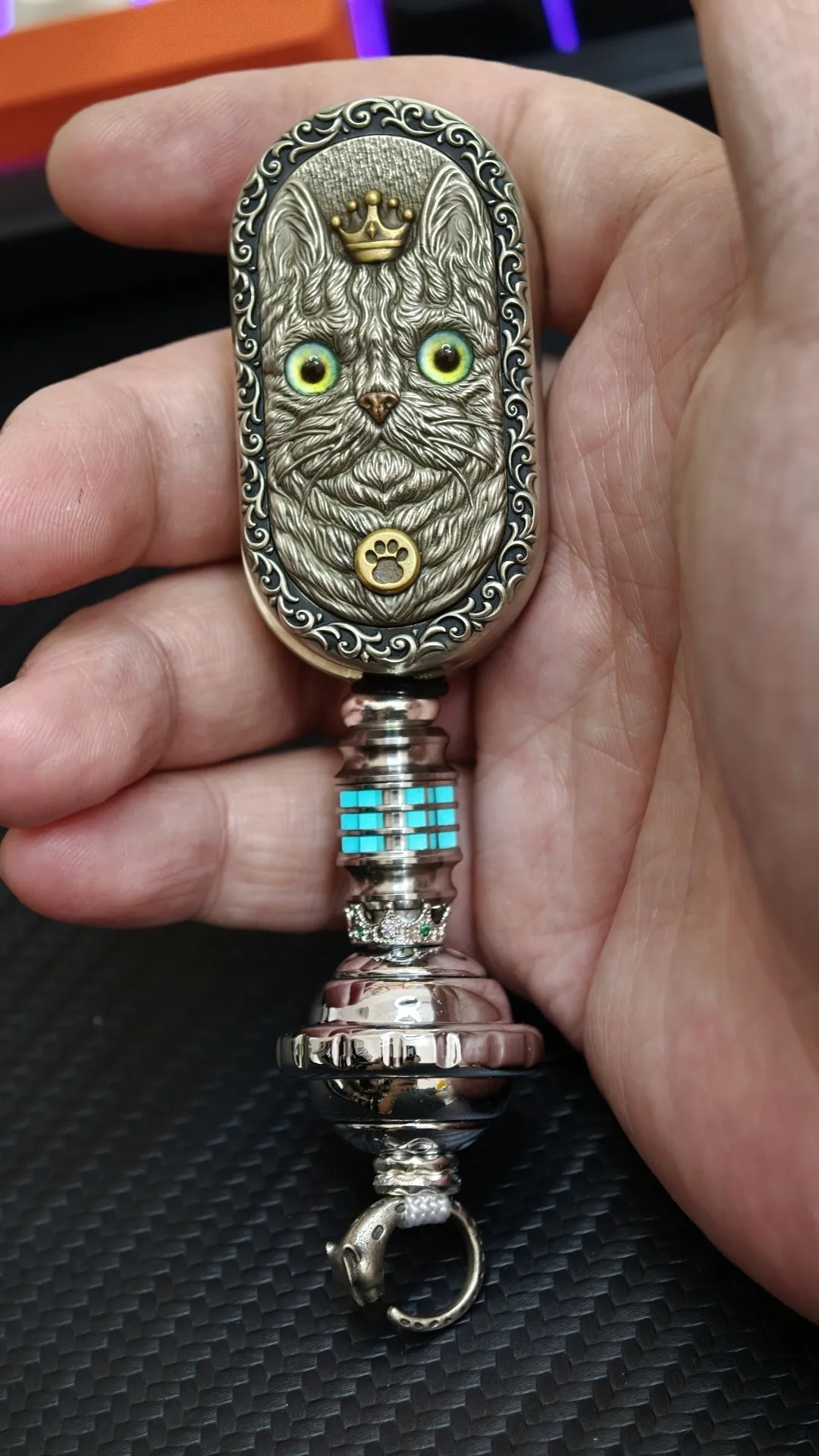 Used EDC Leyang Cat Patch Squeaky Shock K EDC Push Card, White Copper Material, Purely Hand-carved