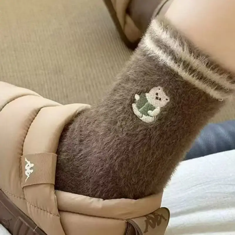 4 Paar dicke und warme Mid-Tube-Socken mit Cartoon-Tier-Schleifenmuster für Damen im Herbst und Winter, geeignet für den Innenbereich – Detail 6