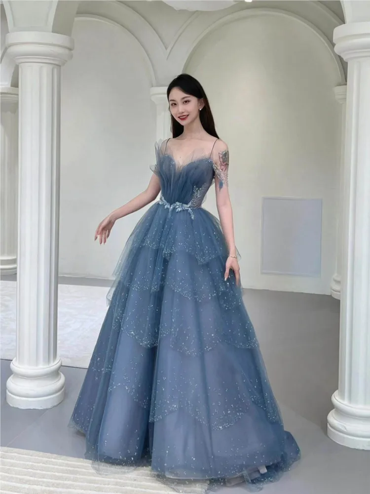 Luxurious design for toasting banquets and elegant art examination dress
