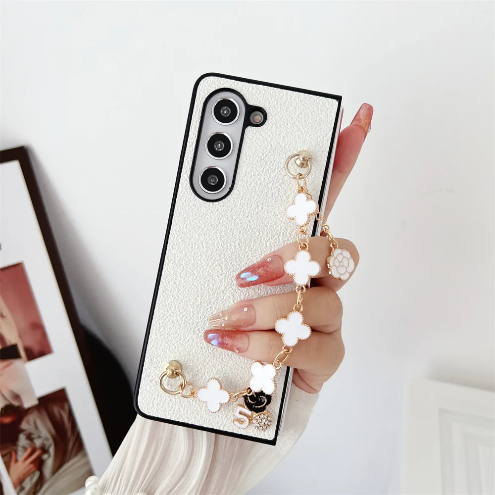 Fashion Four leaf Clover Bracelet Chain Phone Case For Samsung Galaxy Z Fold 5 4 3 Fold5 Fold4 Fold3 Protector Cover Cute Fundas