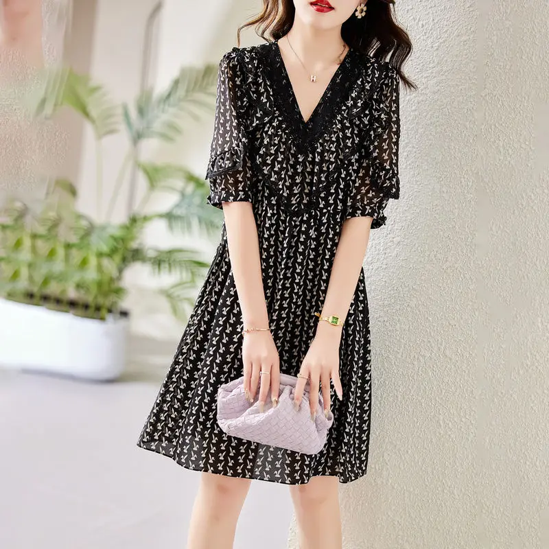 

Female Clothing Fashion Lace Spliced Dresses V-Neck Vintage Cartoon Printed Summer A-Line Waist Loose Short Sleeve Midi Dress