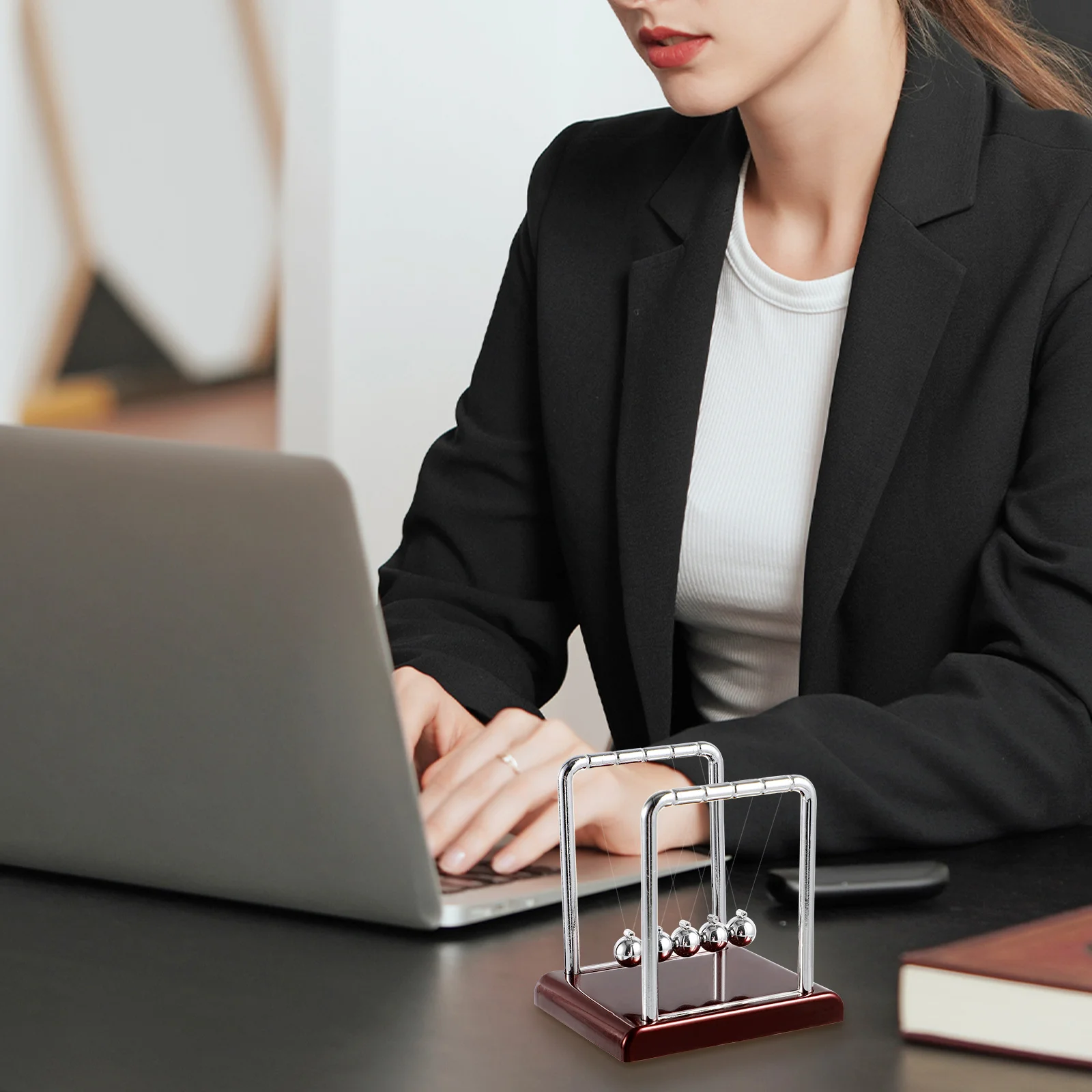 金属製ニュートンボール、正方形のABS振り子、スイングデスク、ホームオフィス装飾用、バンパーボールなし、教育用