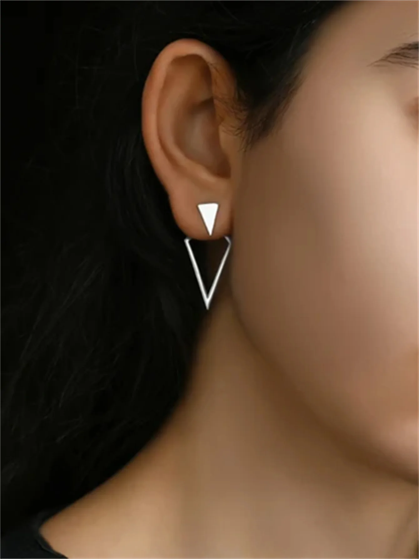 2-piece personalized set with two triangular arrows and hanging earrings. Simple and versatile earrings for women\'s holiday gift
