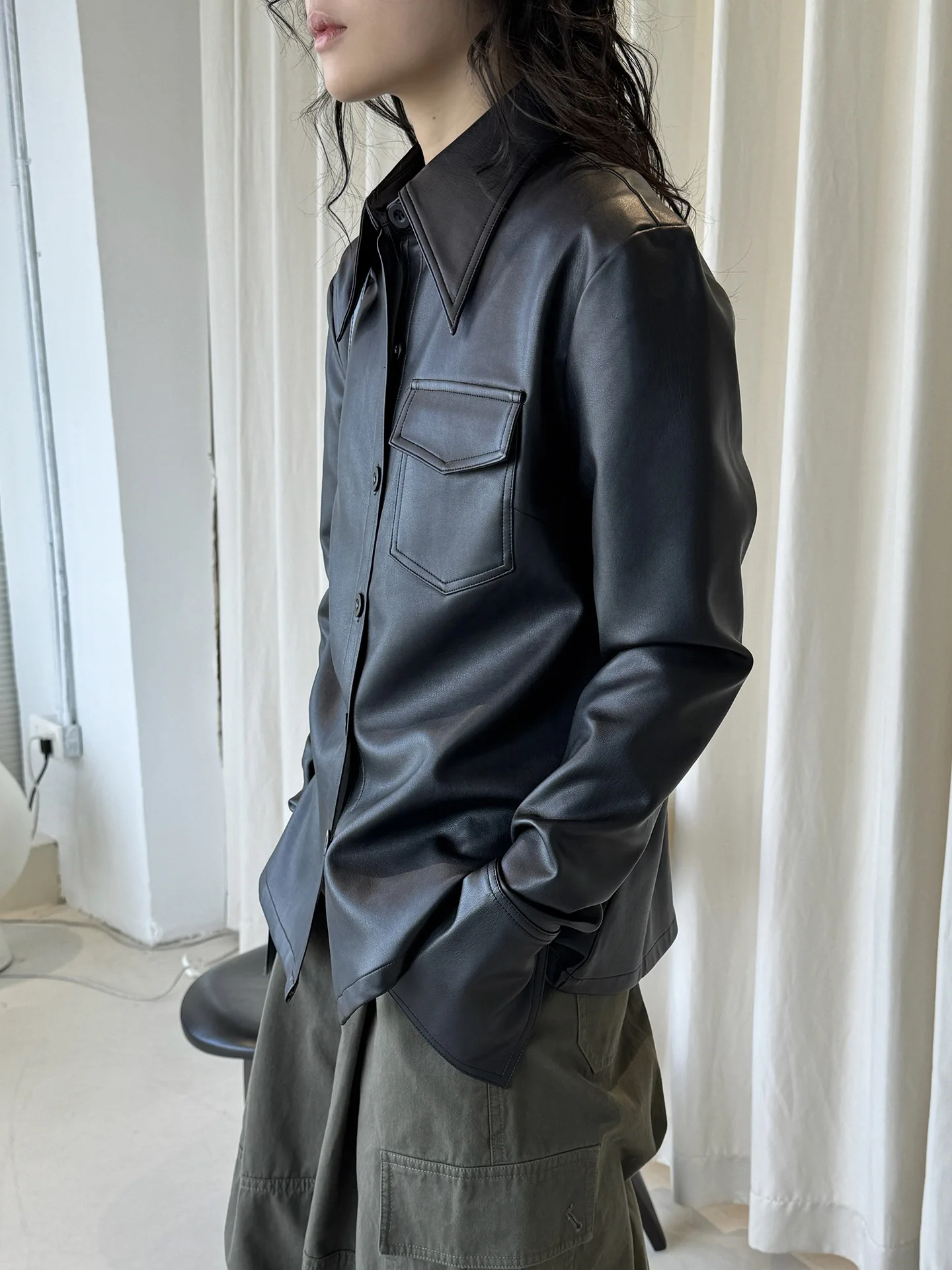 أوائل ربيع جديد على الطراز الكوري سترة جلدية PU ذات ياقة كبيرة عصرية فضفاضة للنساء #4