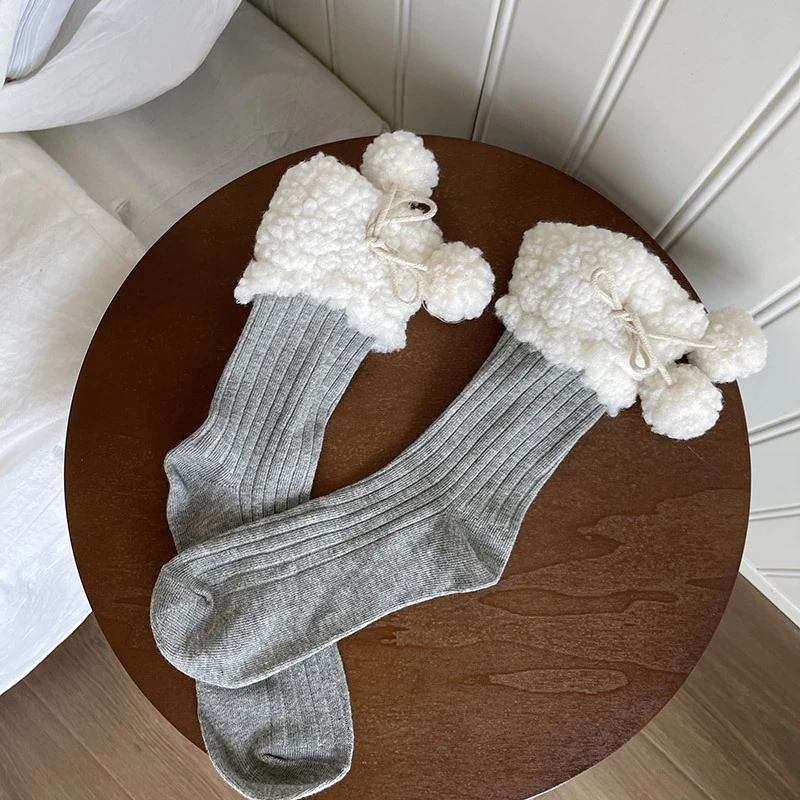 1 paar Nette Rutschfeste Warme Socken Haar Ball Bowknot Ankle Socken Lamm Fleece Mittelrohr Haufen Socken Mädchen – Detail 6