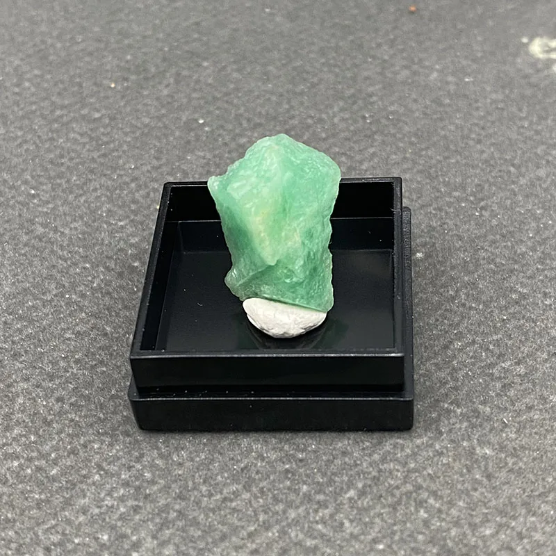100% natural Emerald gem mineral, jewelry accessories beads+Box size:27*27*25mm