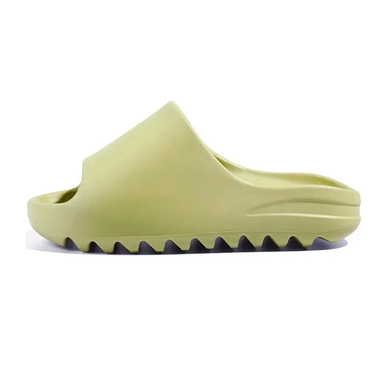 Nuevas zapatillas de coco EVA de suela gruesa para resistencia al desgaste al aire libre y sensación de pisar en la caca. Sandalias de casa para hombre y mujer.