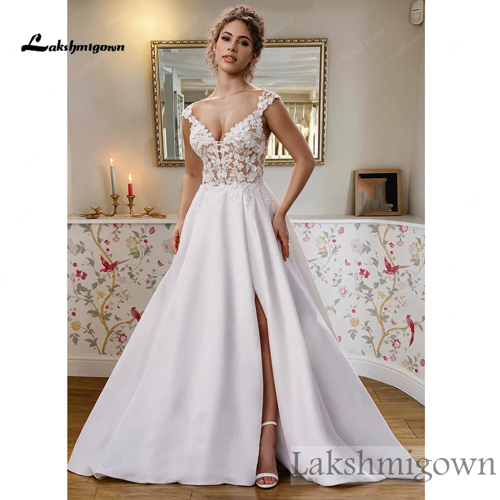 Lakshmigown Brautkleid mit freiem Schulterbereich, Perlen, floraler Spitze, Illusionsoberteil, Satin, mit seitlichem Schlitz, nach Maß gefertigt. – Detail 5