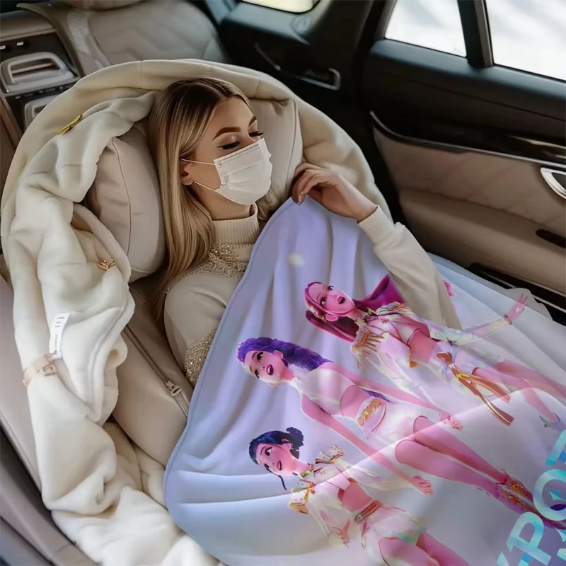 ผ้าห่มลาย KPop Demon Hunters ผ้าฟลานเนล ผ้าห่มนุ่มสบาย พิมพ์ลายรูมิ มิรา โซอี้ ใช้ได้กับรถยนต์ แคมป์ปิ้ง โซฟา ผ้าห่มอเนกประสงค์สำหรับเดินทาง ของขวัญคริสต์มาส