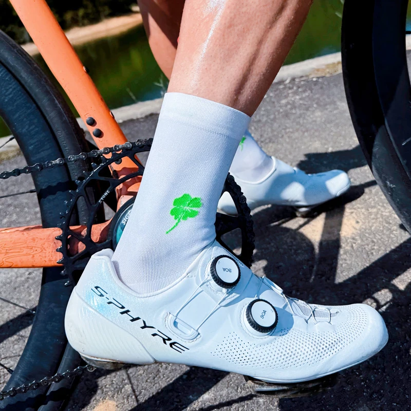 

Sporcks Lucky Four-Leaf Clover Pattern Cycling Socks for Men and Women, Road Cycling Sports Trendy Breathable High-Elasticity Wear-Resistant Sweat-Absorbing Mid-Calf Socks
